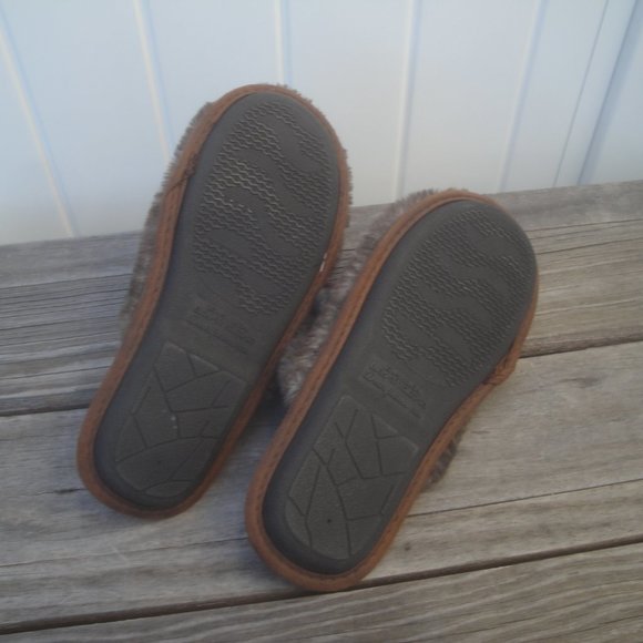 Dearforms Brown with Red "Lil Bear"Faux Fur Scuff Kids slippers w/ ears Size 3-4 - Picture 6 of 9